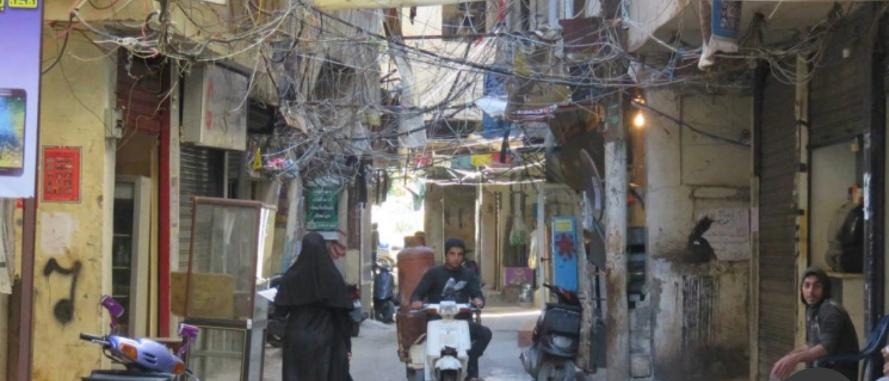 مئات العائلات الفلسطينية في لبنان تعيش أوضاعًا مجهولة المصير في ظل غياب الحلول القانونية والإنسانية