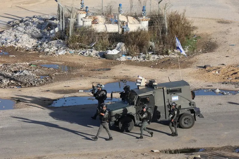 الجيش الإسرائيلي "يقر" مستوطنين دخلوا ودهسوا شاباً فلسطينياً عمداً...