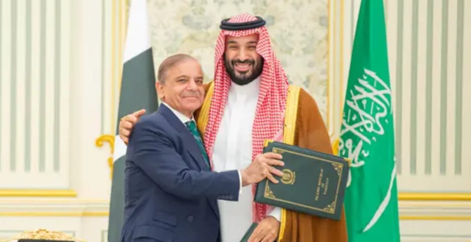 السعودية وباكستان توقعان اتفاقية دفاع مشترك..... أي هجوم على الرياض  يعد هجوماً على   إسلام أباد..... 