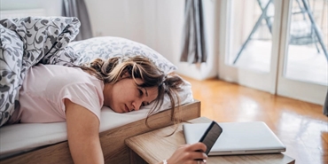 تستيقظ متعباً وبدون طاقة بشكل متكرر؟ هناك 8 أسباب محتملة لذلك أحدها خطير!
