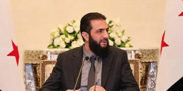 الرئيس السوري احمد الشرع يحدد  المرحلة الانتقالية لسوريا الديمقراطيه وإعادة بناء الدولة
