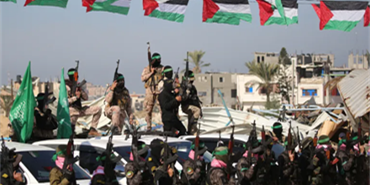 حركة حماس ترفض تسليم سلاحها وتعمل على نقلها إلى دول داعمة لها.... 