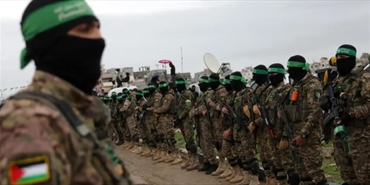 "حماس ترفض التجريد... والجيش الإسرائيلي يدفع نحو نزع السلاح بخطة منفردة"