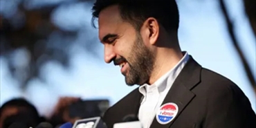 من هو زهران ممداني... الذي وعد بإزالة الظلام السياسي عن نيويورك.... 