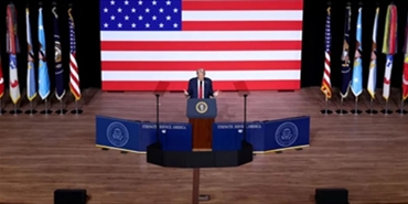 الرئيس الامريكي دونالاند ترامب يعقد اجتماع مفاجئ وغامض مع قاده عسكرين من مختلف انحاء العالم