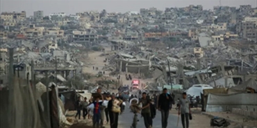 اسرائيل..  تقصف المناطق الشرقية لمخيم المغازي وسط غزة. 