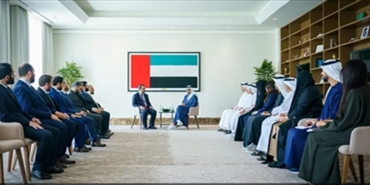 وزير الخارجيه الاماراتي يستقبل نظيره السوري الجديد   ويؤكد موقف دولة الإمارات دعم سوريا.