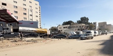 إغلاق المعابر يهدد غزة بالمجاعة.. ويعمّق الأزمة الإنسانية